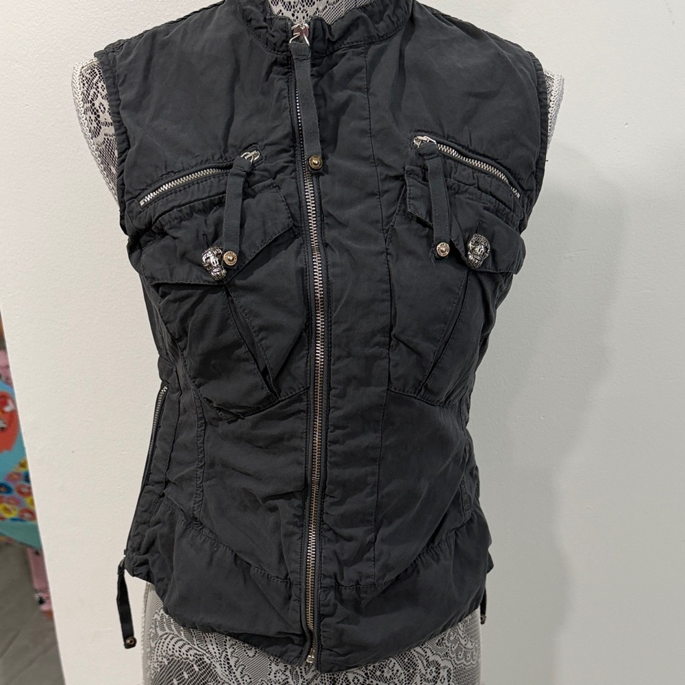 Black Sleeveless Quilted Vest with Front Zip